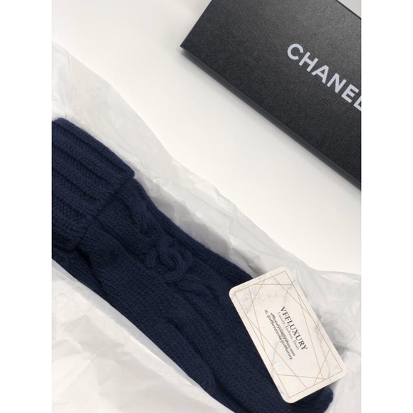 Chanel woolen  hand gloves - Picture 7 of 8